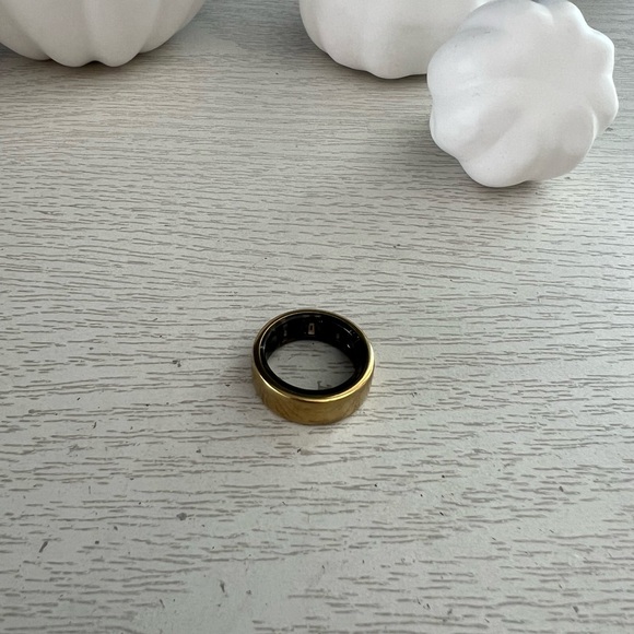 Gently Used Oura Ring - GOLD, SIZE 8, HERITAGE STYLE - Picture 6 of 9